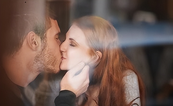 3 Ways to Practice Kissing - wikiHow