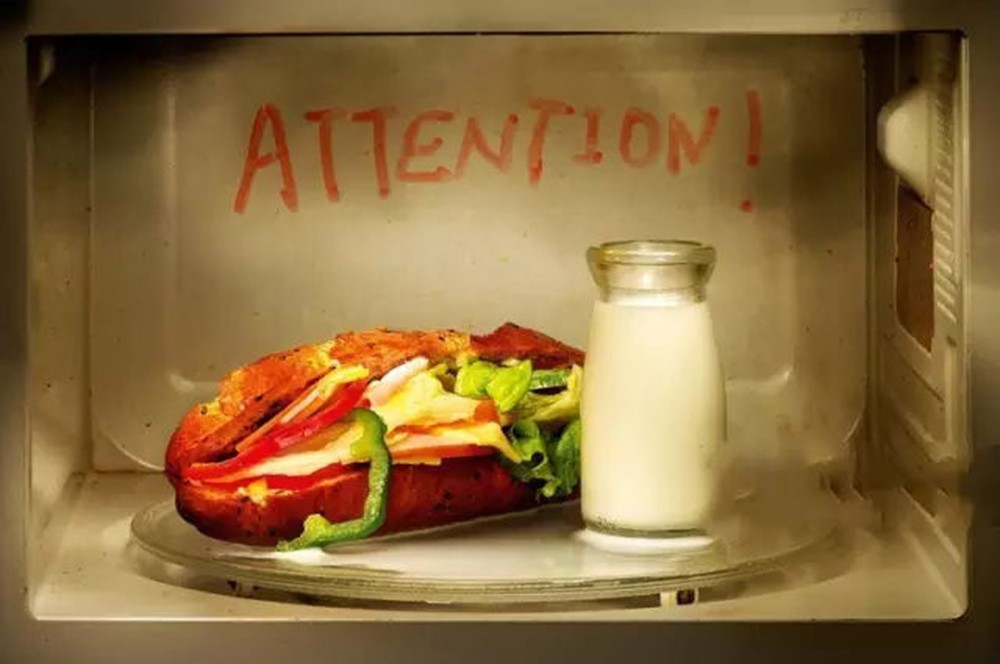 Microwave heating food causes cancer, and radiation damages the body