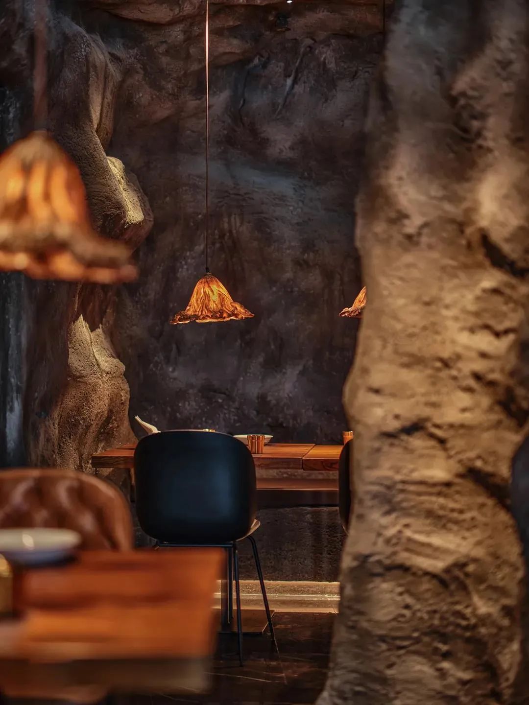 Dining space design: The cave restaurant in the shopping mall, what ...