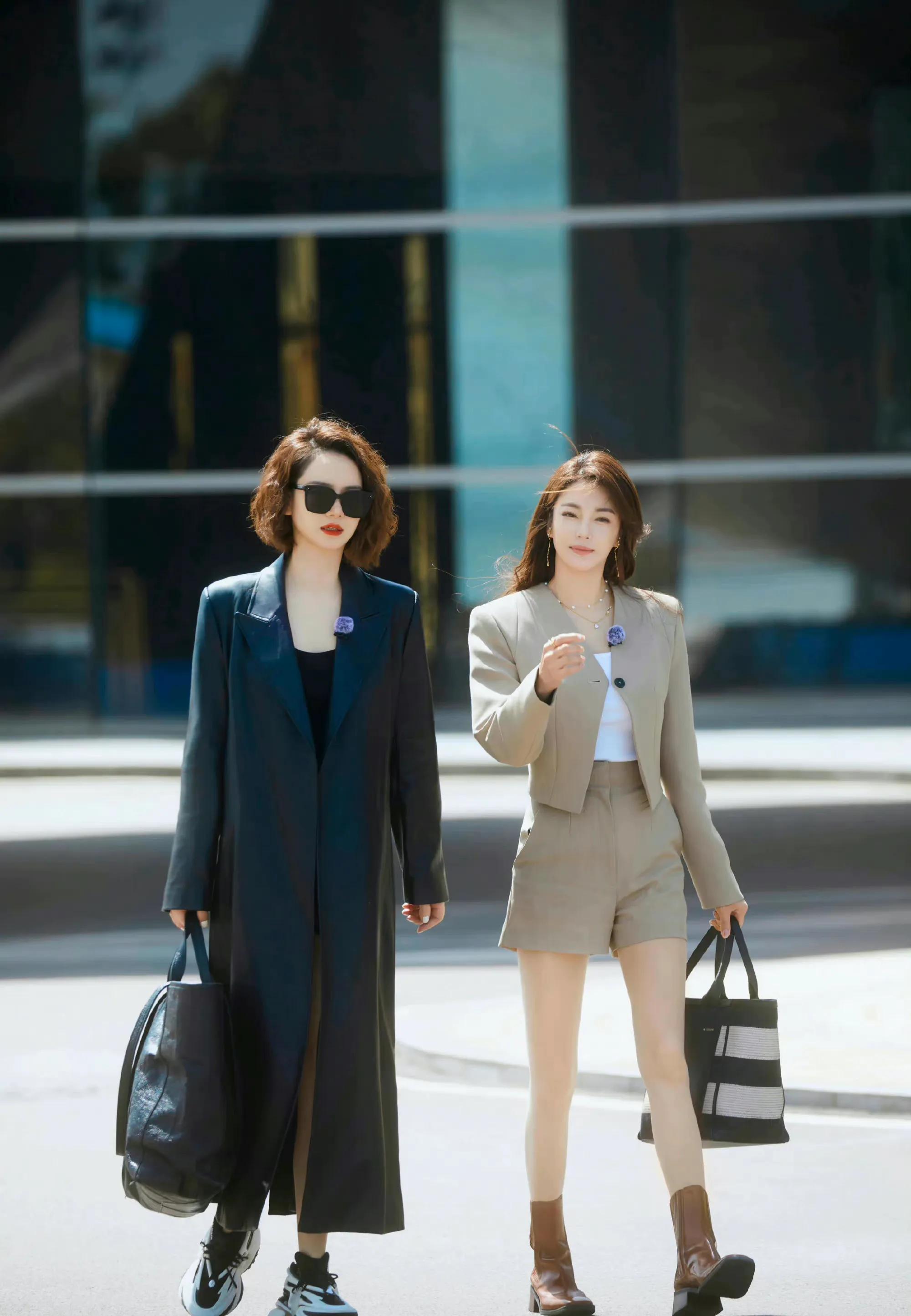 Zhang Yuqi and Qi Wei are in the same frame and become a small woman in ...