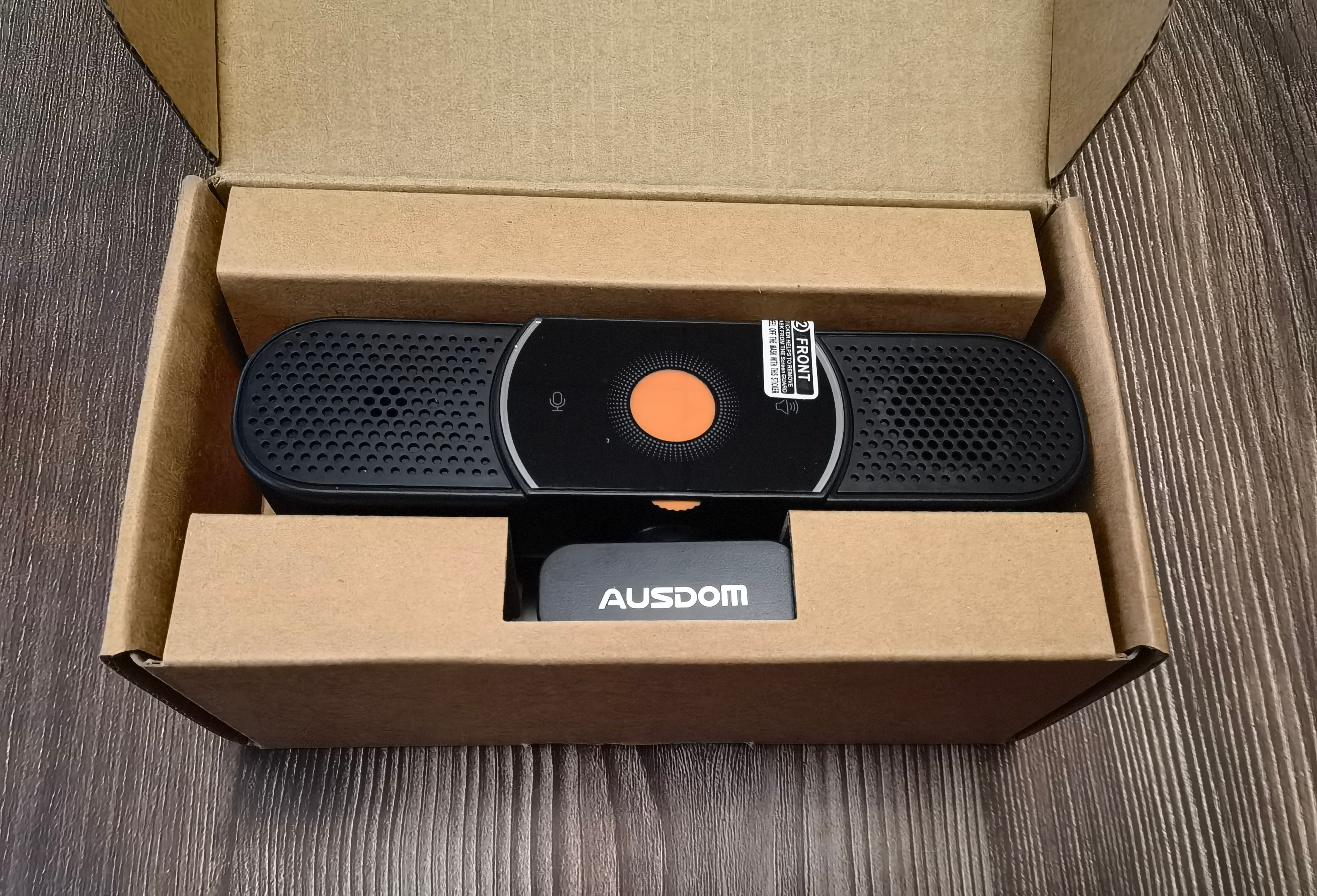 Versatile and easy-to-use 3-in-1 PC camera - iNEWS