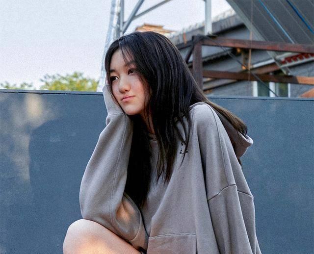 Ly Yan The 17-year-old photo of Faye Wong's daughter Li Yan was exposed. - iMedia