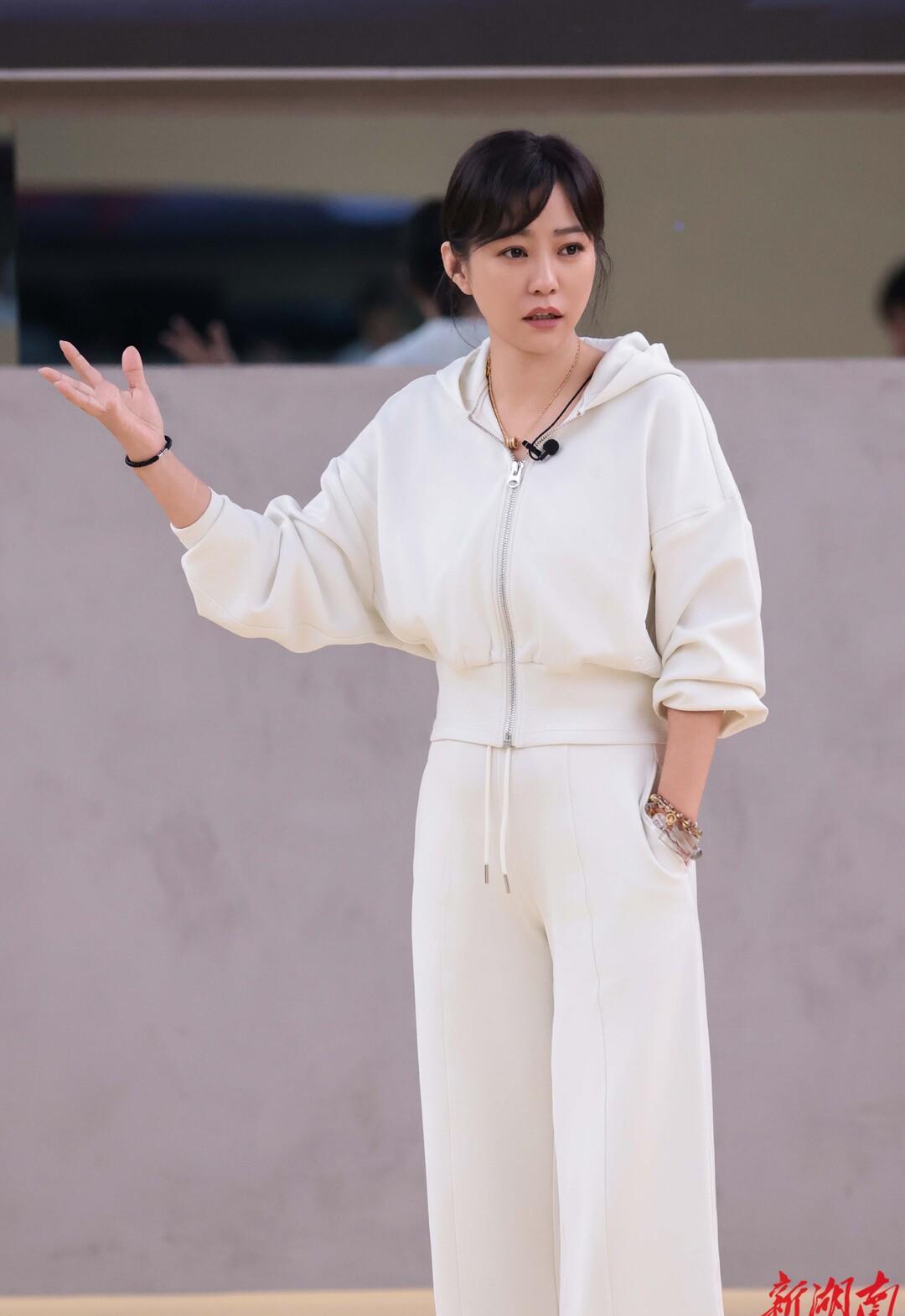 Zhao Wenzhuo, Hao Lei and Zhang Weili joined "Who's Coming" and led 14 ...