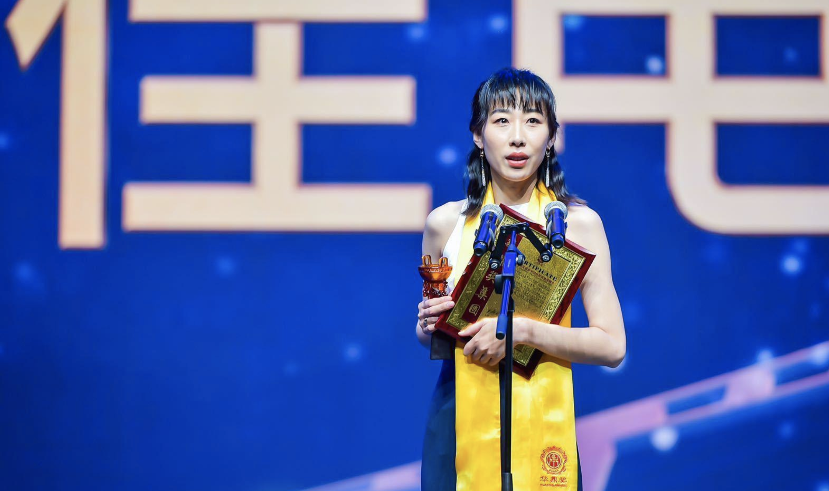 Ren Suxi: Her father died early, her mother remarried, and she was ...