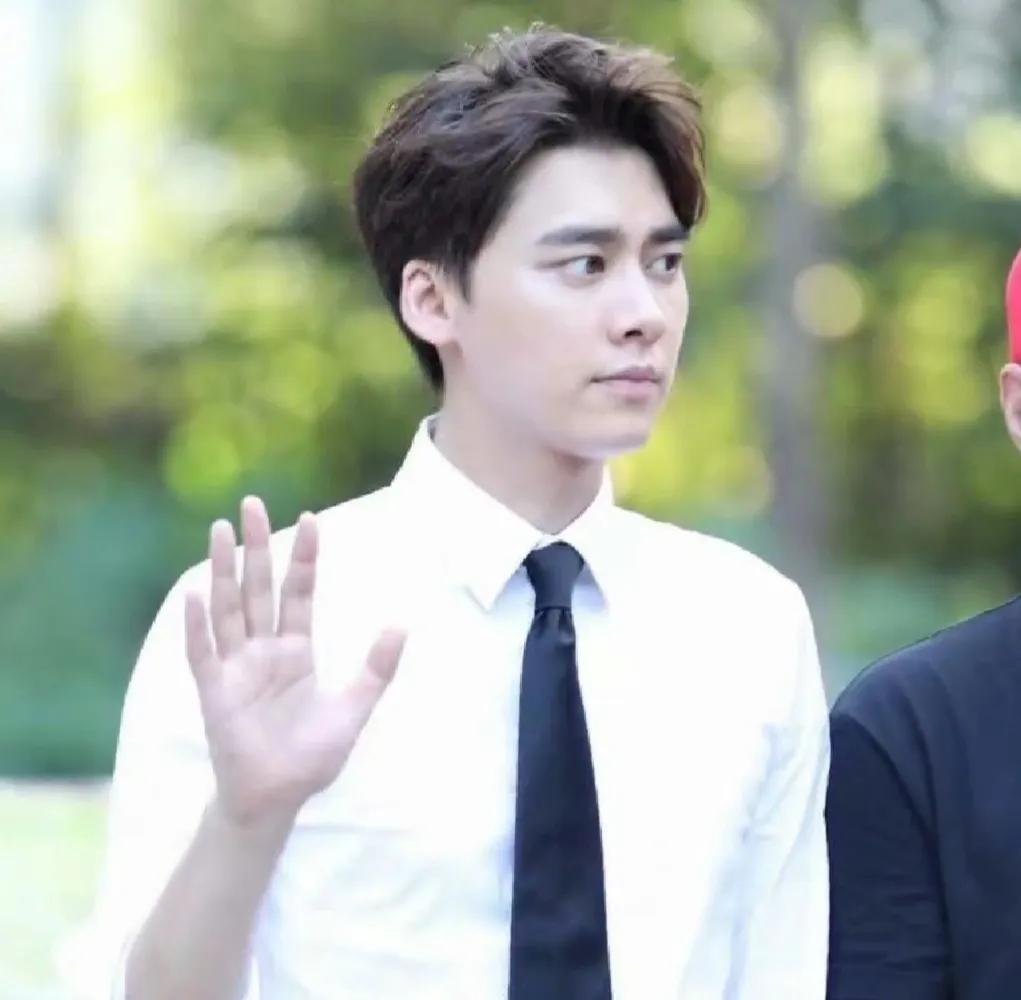 How many billions is Li Yifeng worth? - iMedia