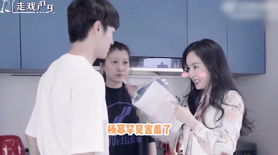 Yang Zi boldly kissed Xu Kai on tiptoe, pay attention to Xu Kai's ...