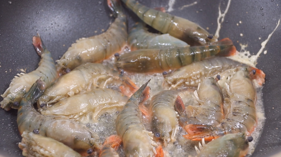 湄公河羅氏蝦泛濫、長成手臂大小，白菜價出口中國，卻慘吃閉門羹