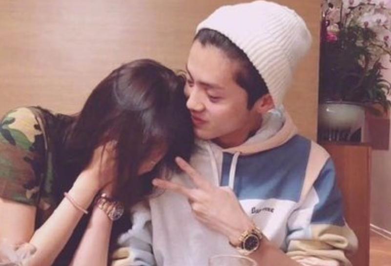 Lu Han was questioned by Deng Ziqi, Guan Xiaotong was lying in bed, Lu ...