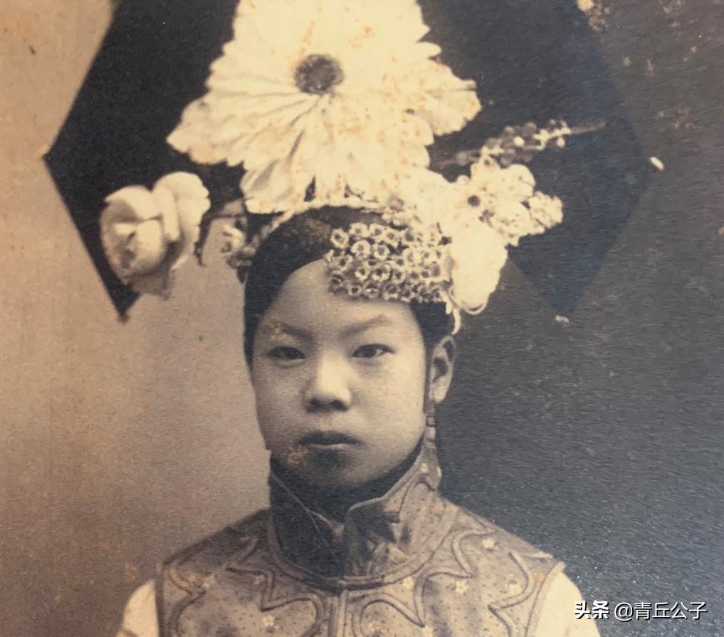 Old photo from the late Qing Dynasty: the harem concubine who looks ...