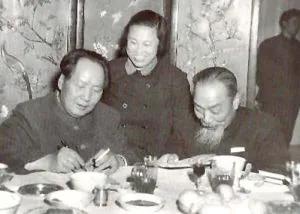 In the Spring Festival of 1962, Mao Zedong invited Puyi and many ...