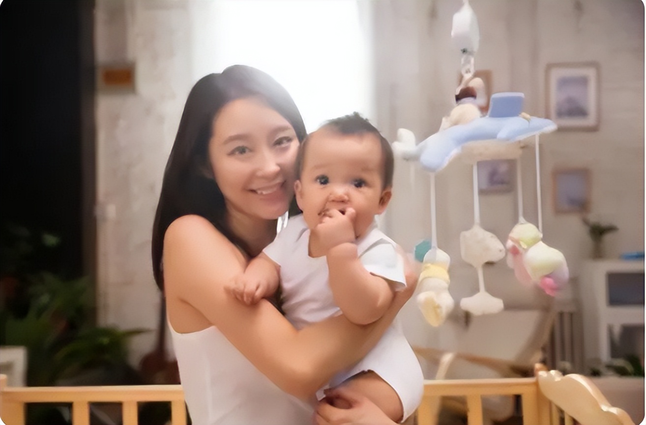 Why do babies like to be held upright?Parents must understand their