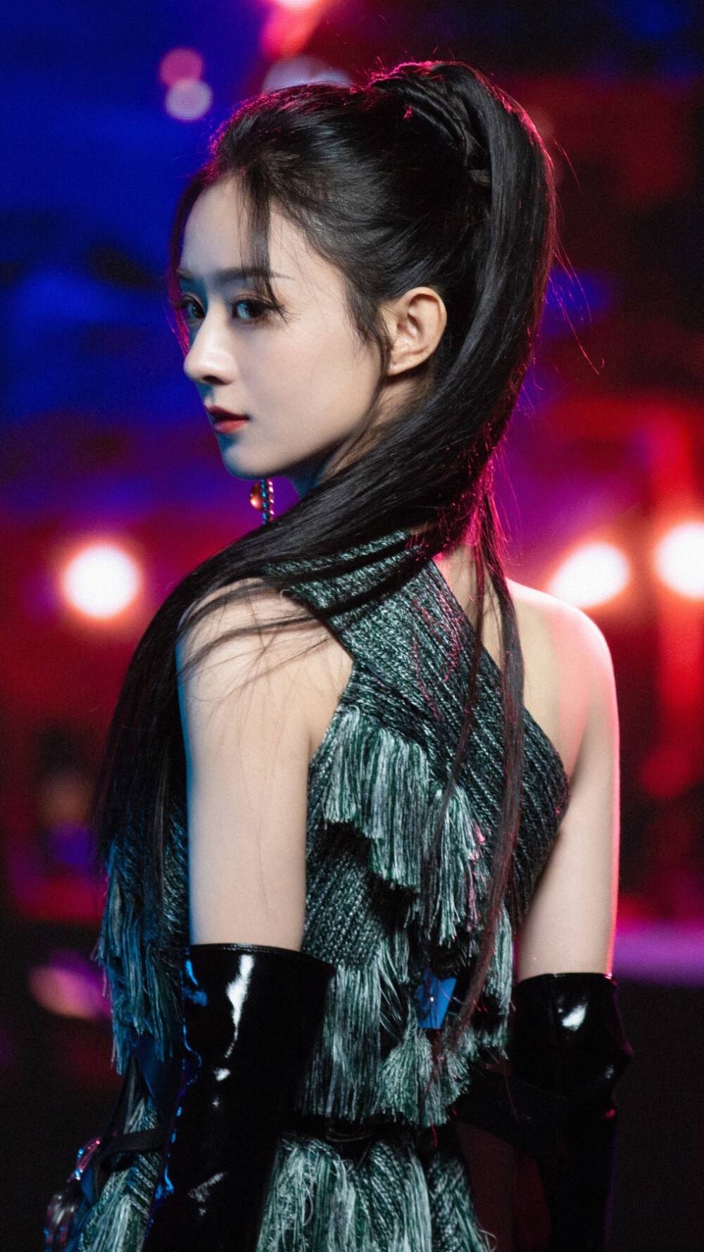 After Yu Zheng finished rubbing Jay Chou, he rubbed Zhao Liying again ...