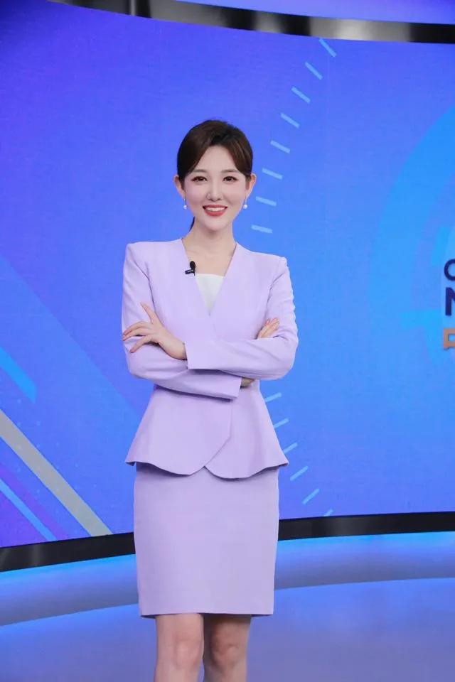 The host of CCTV is an intellectual beauty, whose appearance and ...