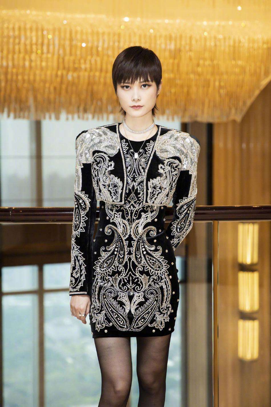 Mingyang Entertainment-Female star Li Yuchun - iNEWS