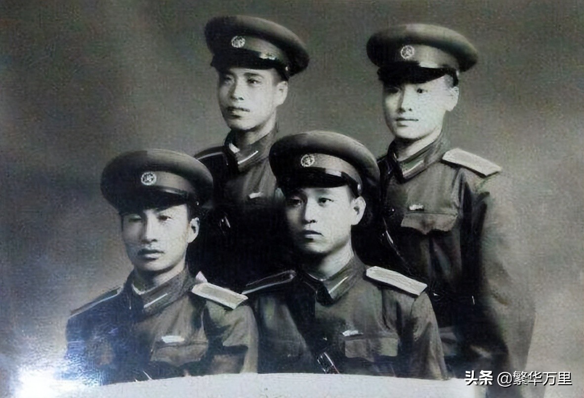 The People's Liberation Army reissued the 85-style military uniform ...