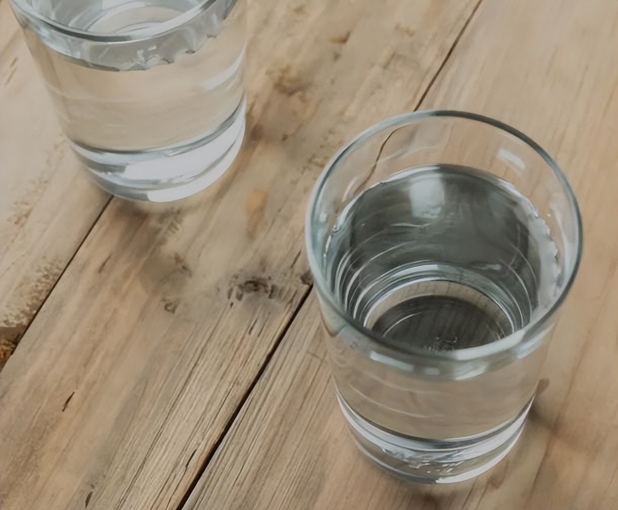 Compared with people who drink boiled water for a long time and people who drink tea for a long