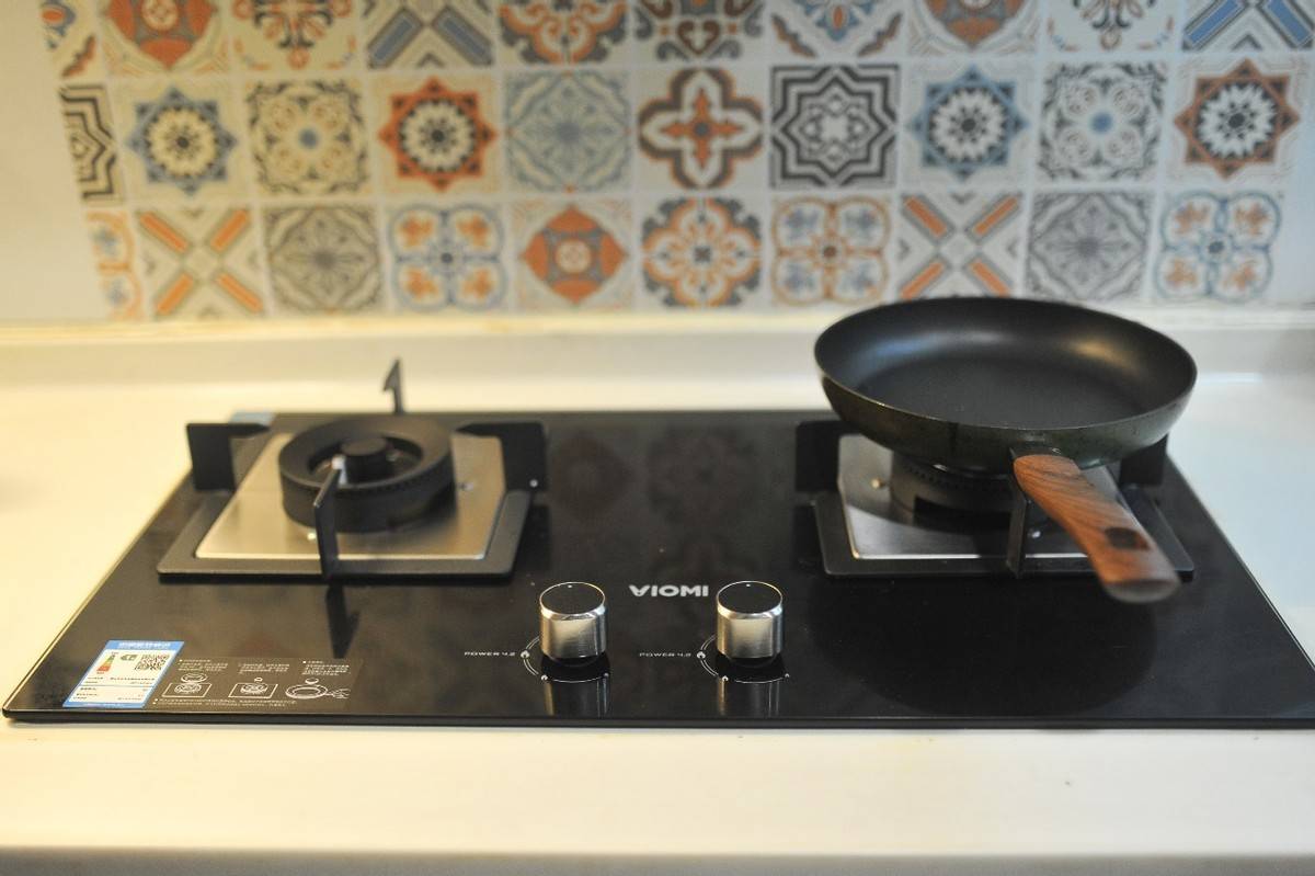Which is more costeffective to cook with a gas stove or an induction