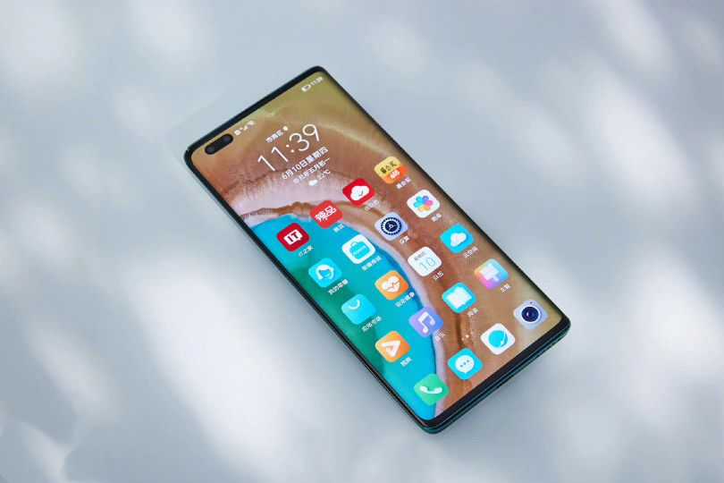 Two mid-range mobile phones with both performance and appearance ...