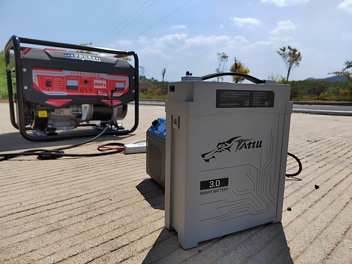 What does the number of battery cycles of drones mean, and what is the relationship between the