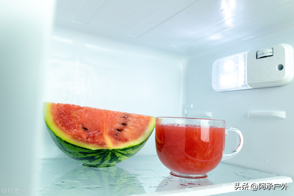 What should I do if the refrigerator smells bad? Use the simplest