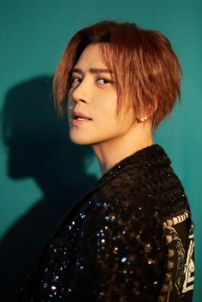 Luo Zhixiang was surprised in Thailand! Wearing a purple gauze dress ...