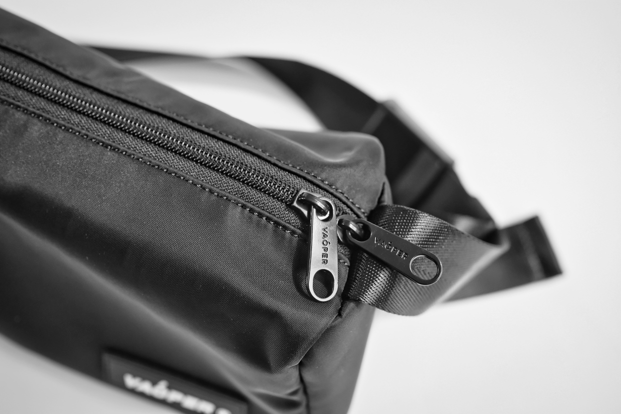 A musthave messenger bag for hipsters, versatile in summer, simple and