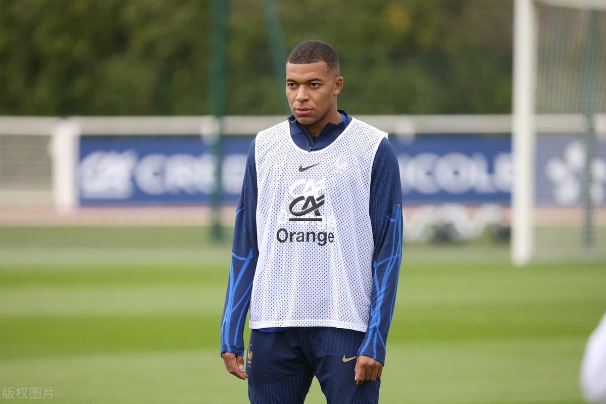 02, conceded 2 goals in 5 minutes, the World Cup champion was double