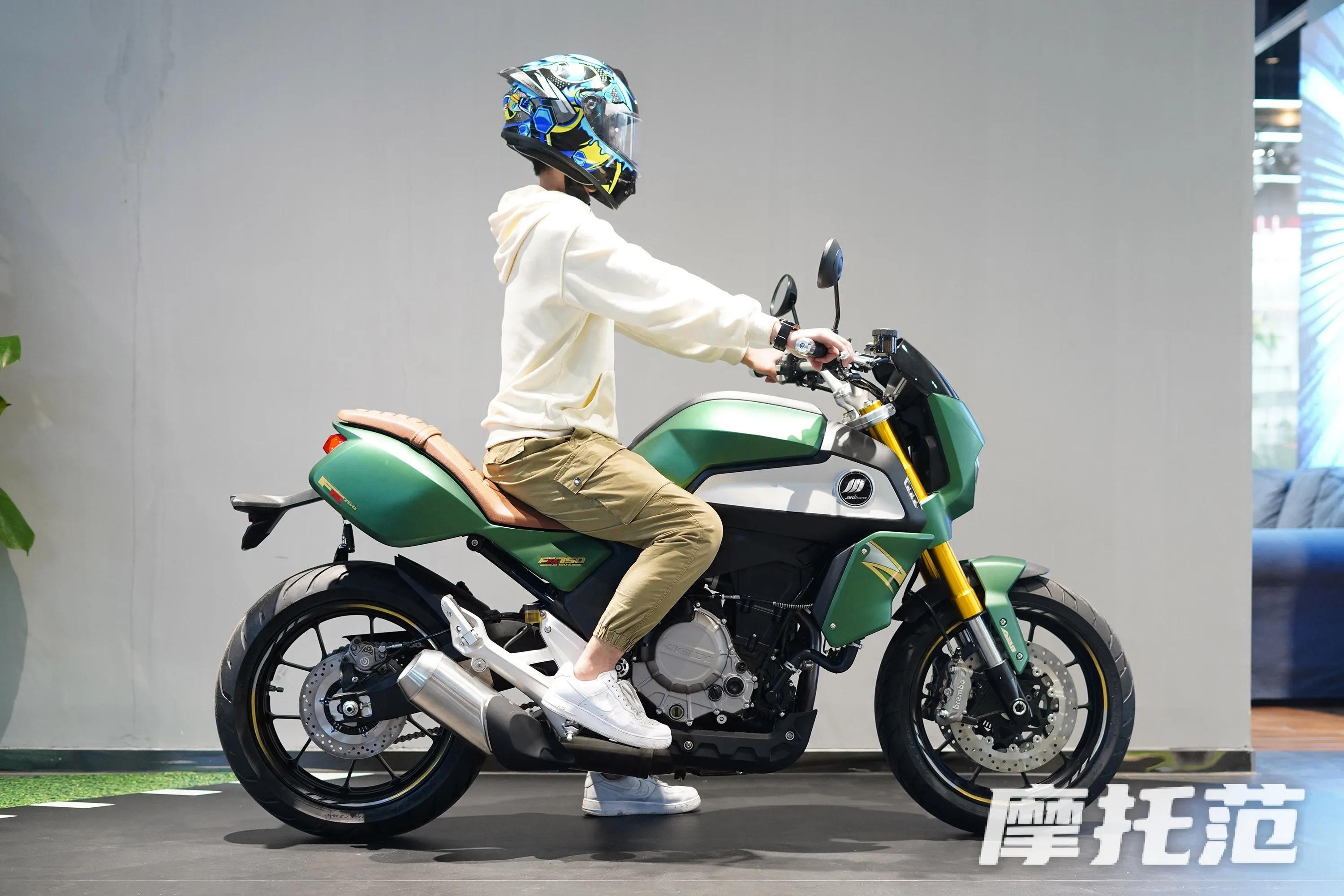 Retro Street Cars! Frog Prince and Kamen Rider: Jedi FR750 - iNEWS