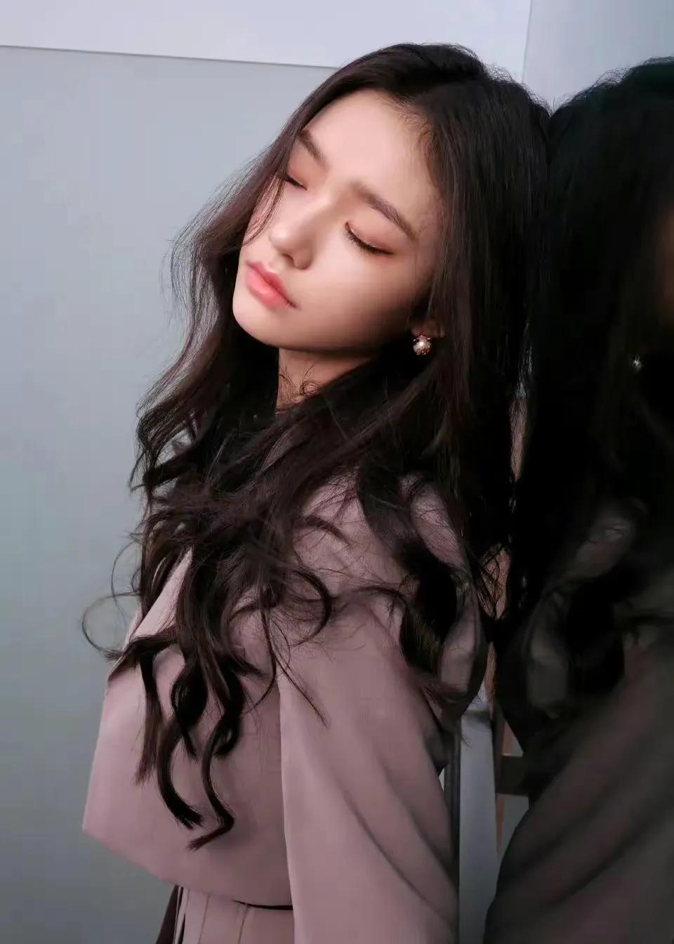 Fresh and beautiful mermaid Lin Yun - iNEWS