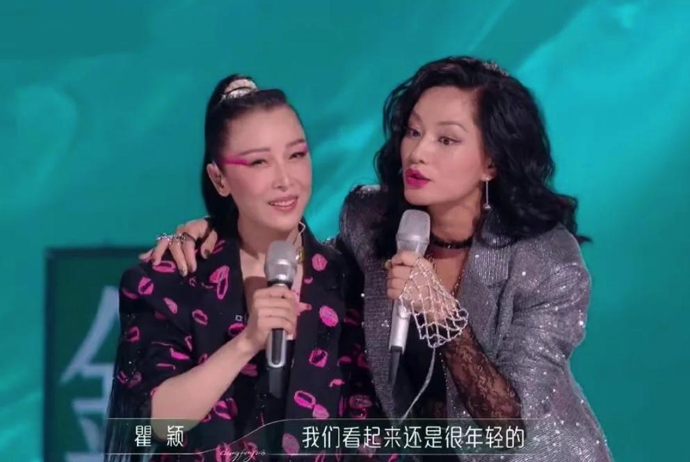 52yearold Qu Ying is too outrageous addicted to funny and tanning