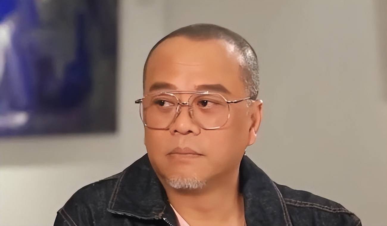 Hong Kong star Ouyang Zhenhua took the lead in speaking out, asking why