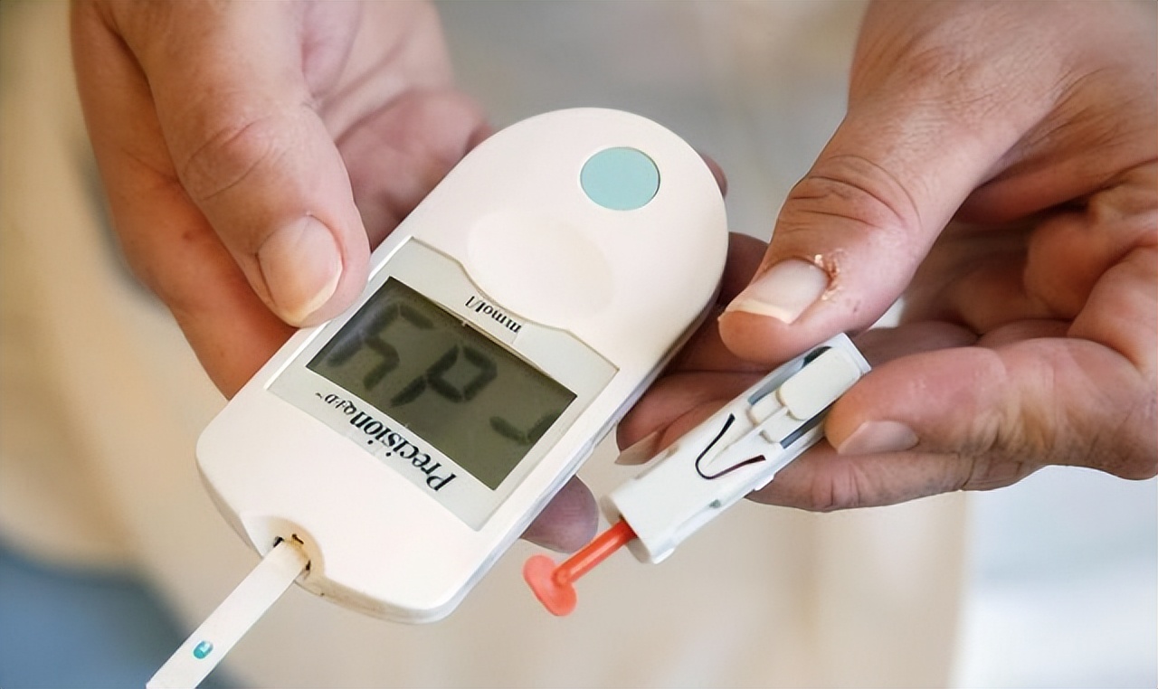 Does eating sweet potatoes raise blood sugar or lower blood sugar