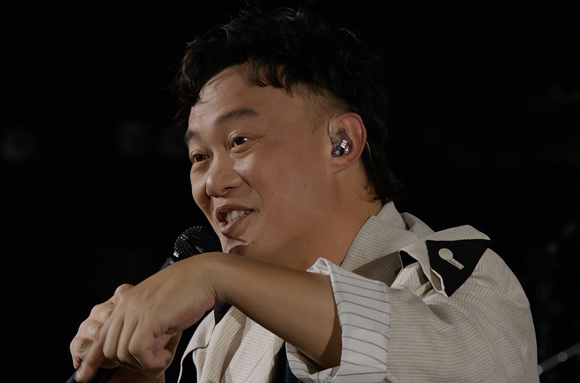 After 18 concert tickets were sold out, Eason Chan announced that 4