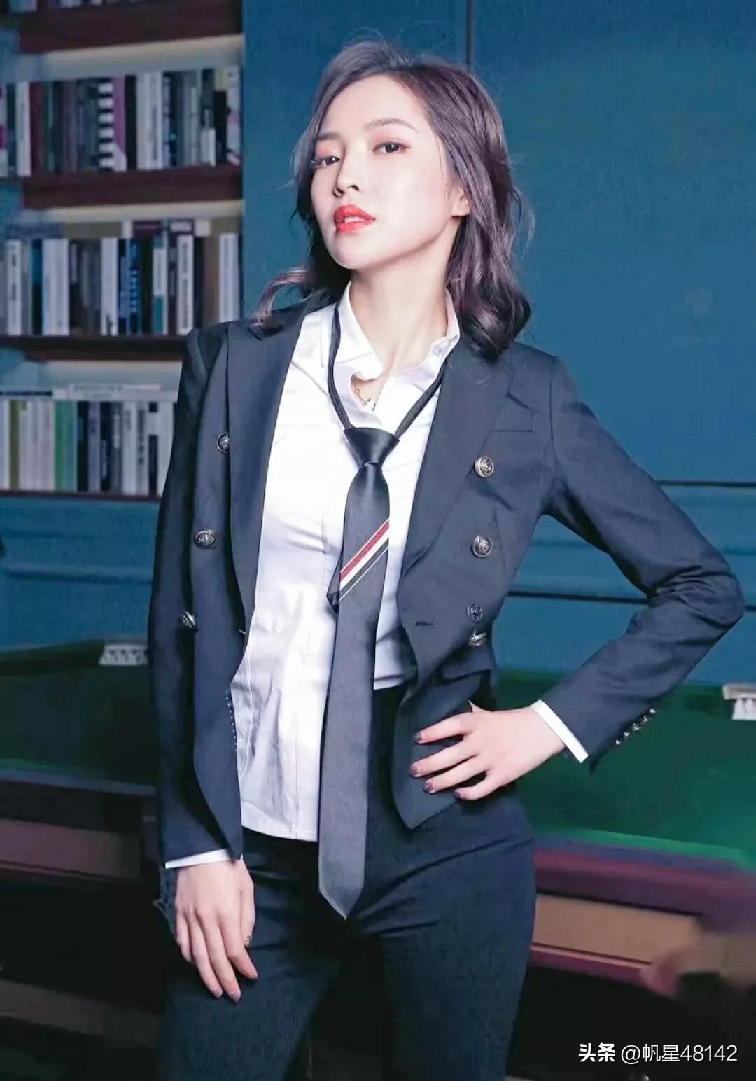 The most beautiful billiards female referee, Wang Zhongyao - iNEWS