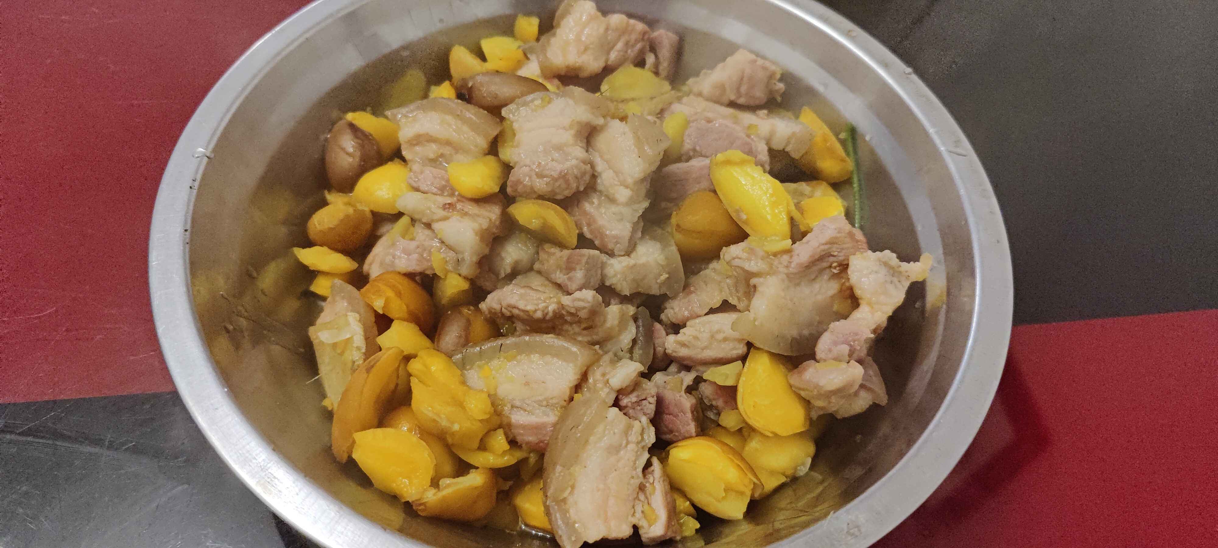 That chicken with water hyacinth and fruit, the taste of my grandmother