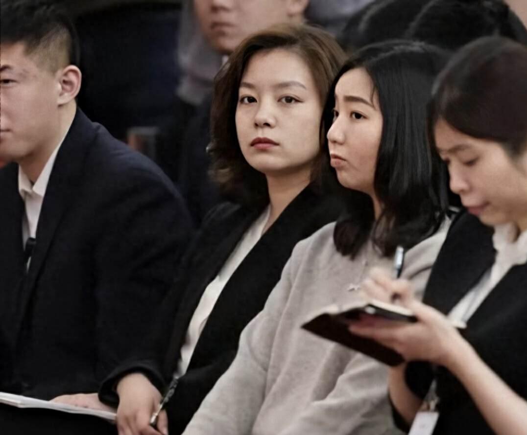 "The most beautiful translator" Zhang Jing 38 years old, dressed