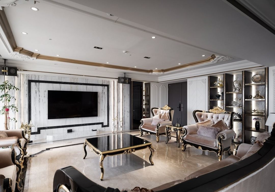 He moved the court home! 331㎡ classical style mansion, light and ...