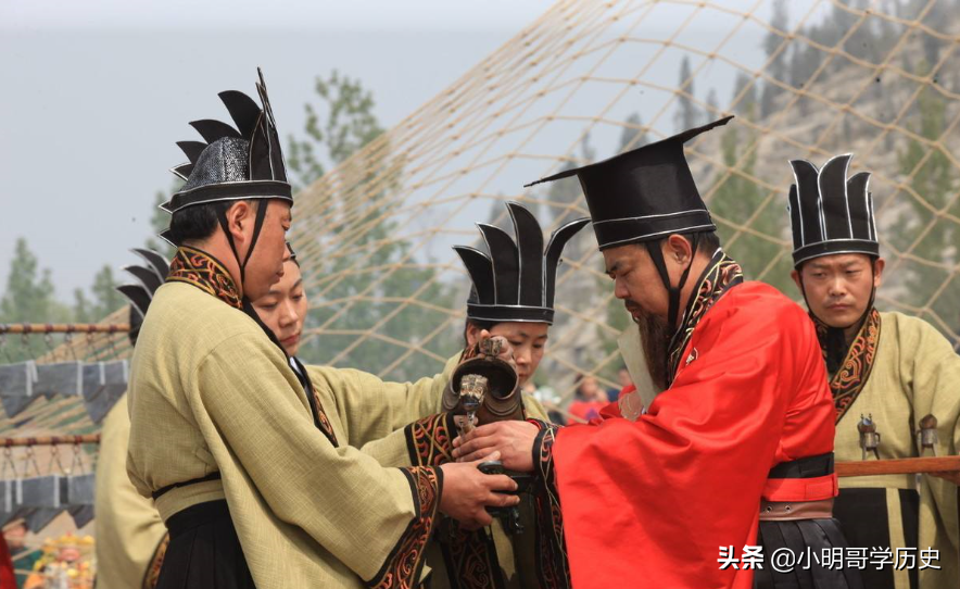 The Great Han Dynasty: In the last years of the Eastern Han Dynasty ...