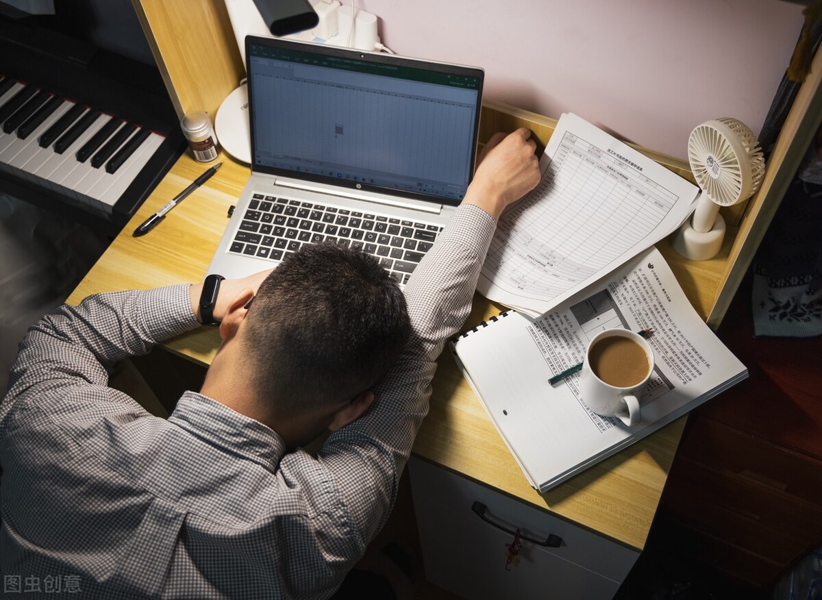 Stop going to bed late!The appearance of these 4 symptoms indicates