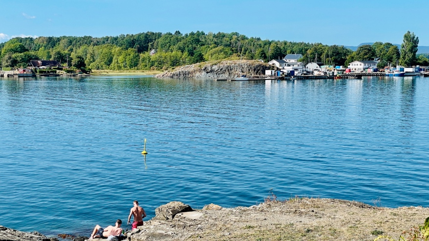 Hovedøya, Oslo, Norway, the locals love to go to the waves, looking for ...