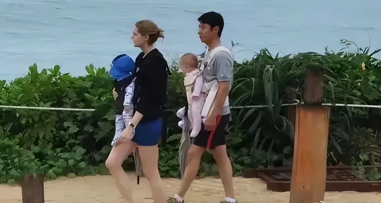 Sam Beining Back Sa Beining travels with his wife and daughter, with obvious white hair ...