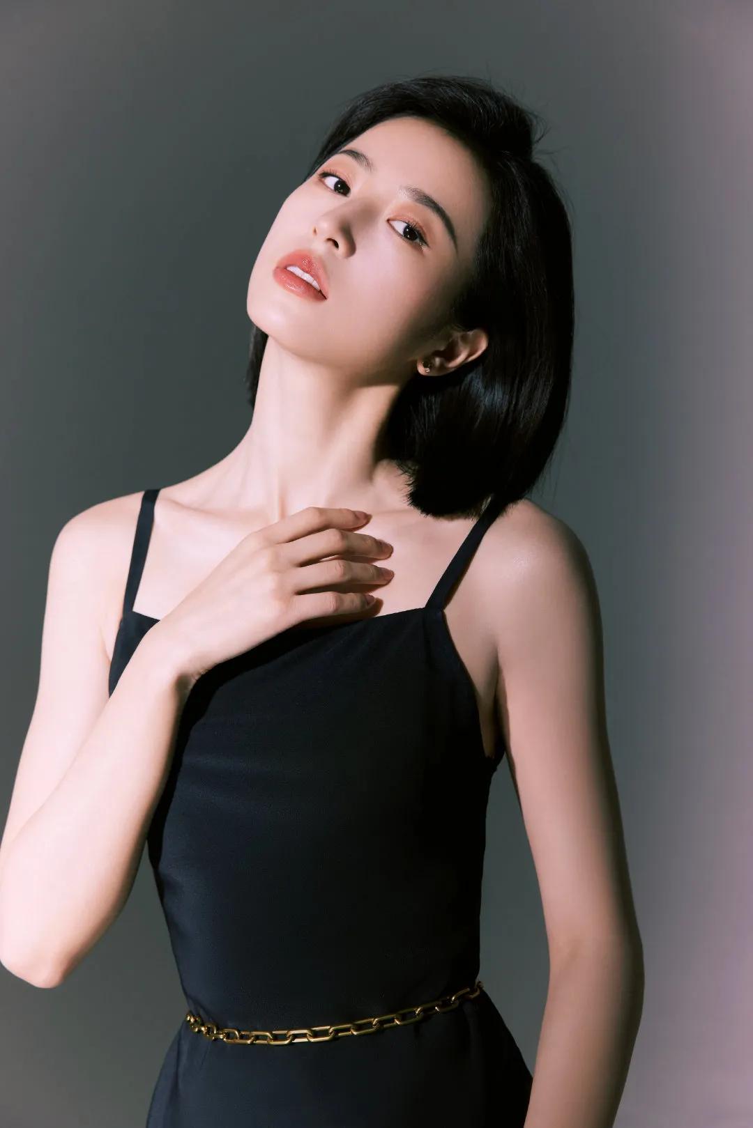 Pure and beautiful Zhou Yutong - iNEWS