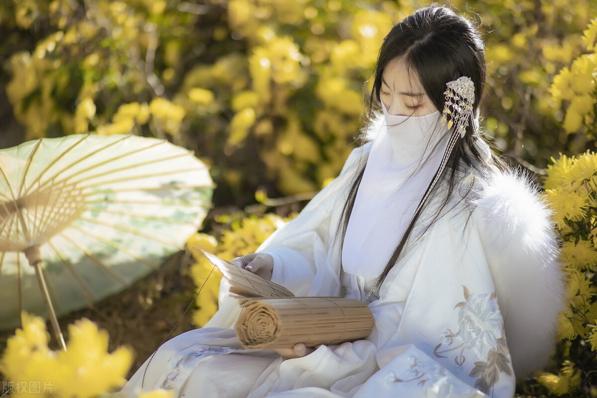 Li Qingzhao's 50 beautiful poems that fall into the world,