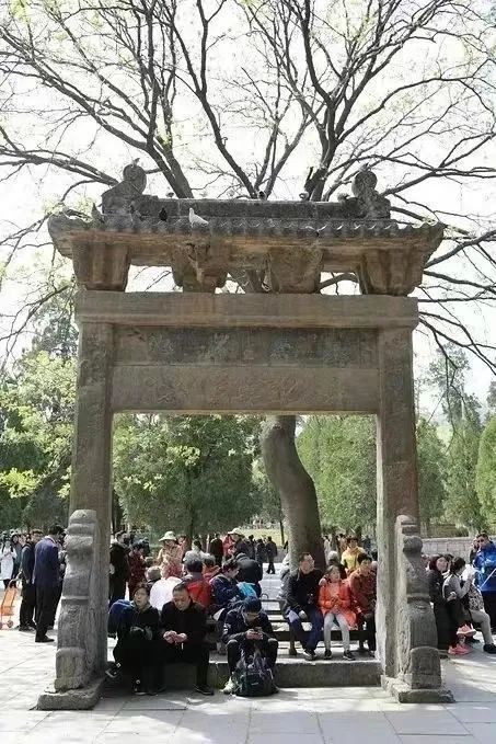 Ming Square Ming Dynasty Stone Square in front of Shaolin Temple Mountain Gate - iNEWS
