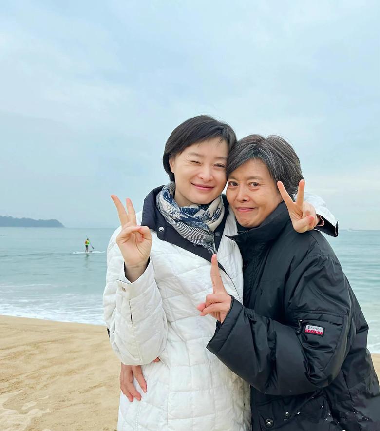 Wu Yue and Ding Jiali are in the same frame!She looks like a mother-in ...