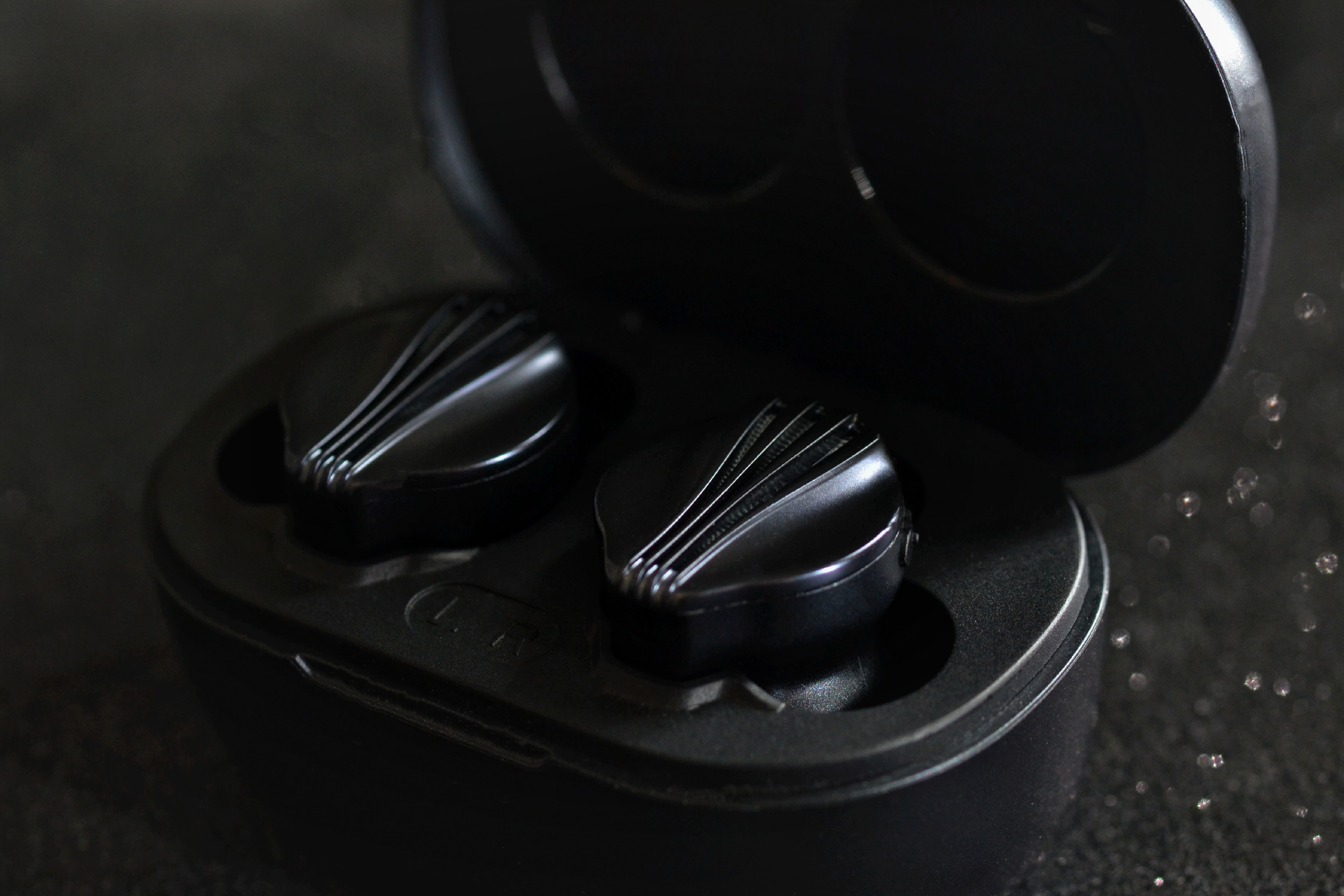 Why is the earphone cable missing in "Ear Review"?FiiO FW5 Full Link Bluetooth Headphones iNEWS