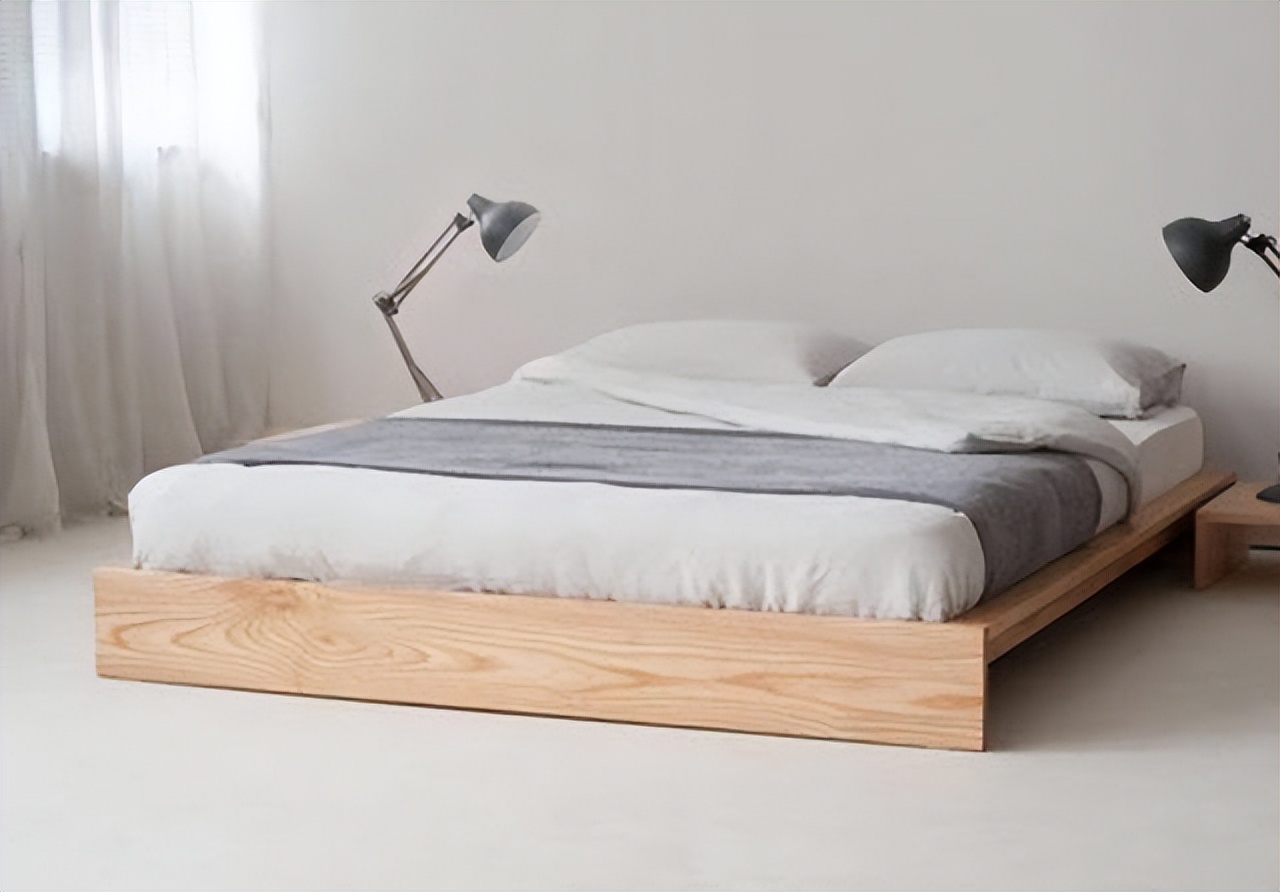 Do you know why the Japanese like to sleep "on the ground"? there is a