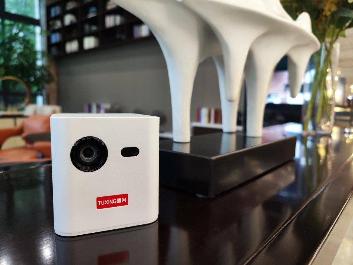 Is it necessary to choose an HDMI 2.1 interface for a home projector