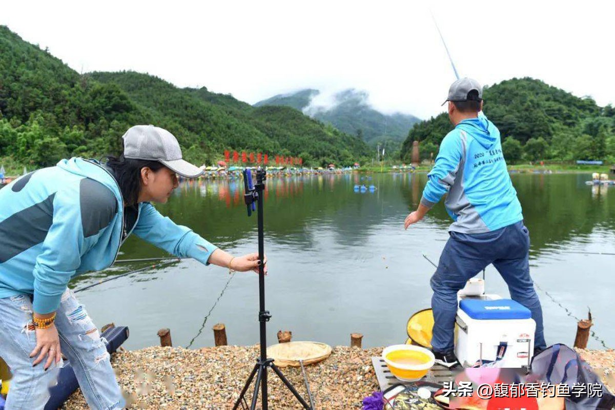 Why do fishing anchors always keep their rods bursting?4 cheating