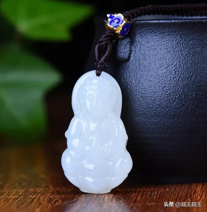 The meaning and symbol of Jade Guanyin What are the benefits of wearing